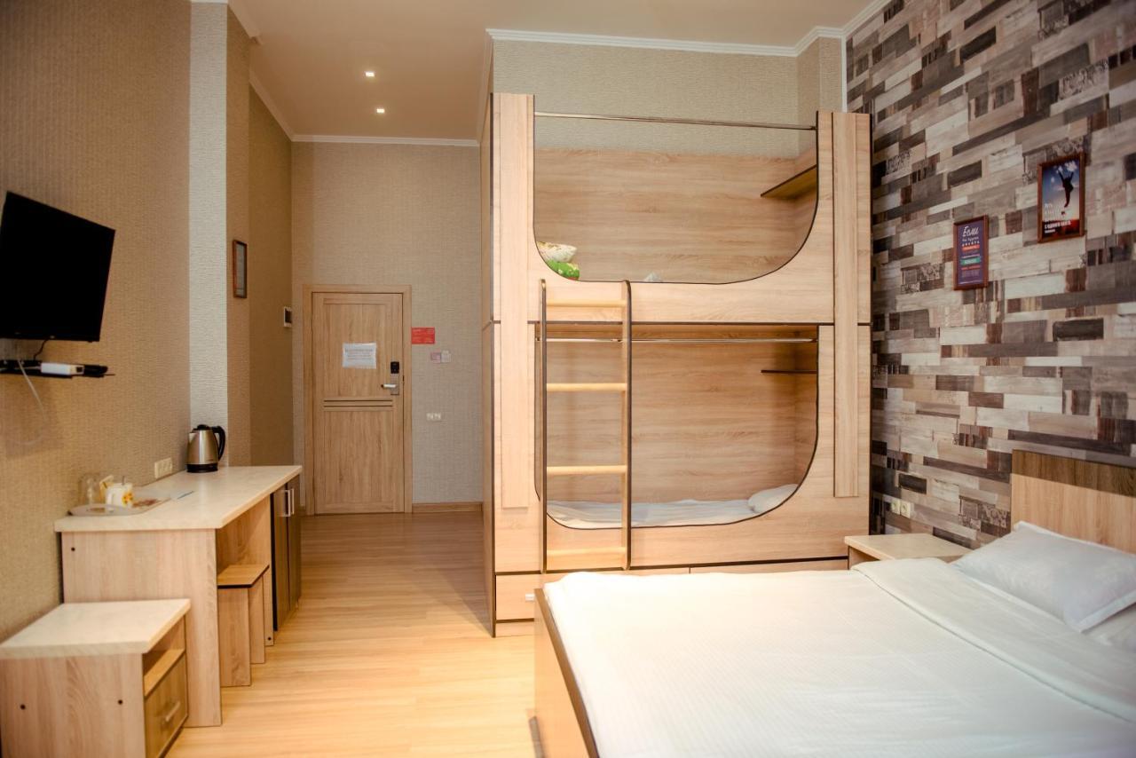 Nicehostel Aktobe Bagian luar foto