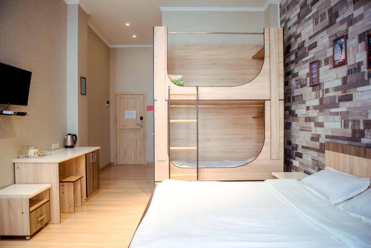 Nicehostel Aktobe Bagian luar foto